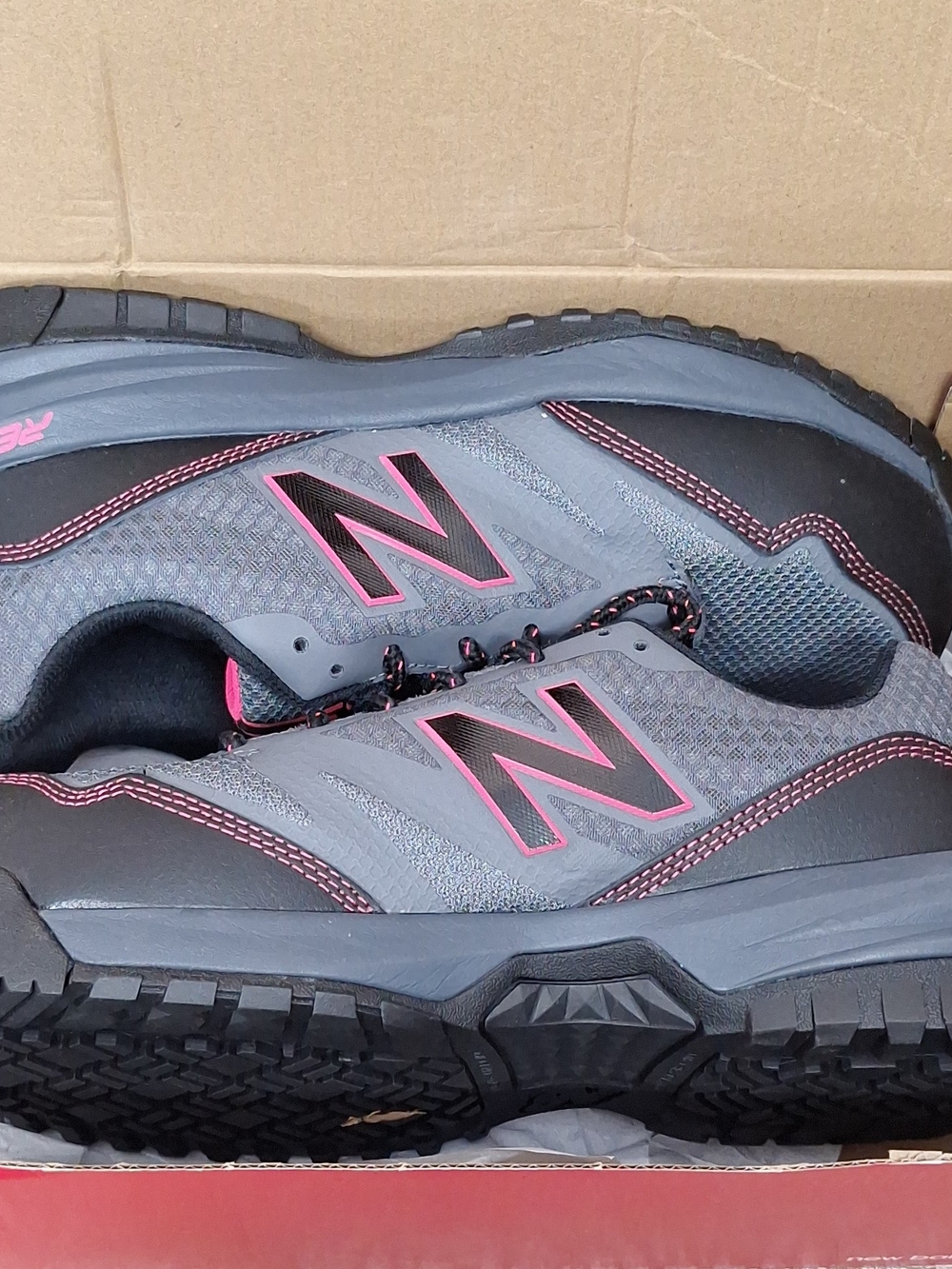 New Balance Women's Gray & Pink Work Shoe Size 11W